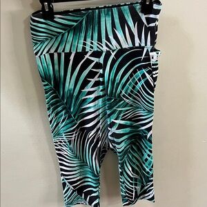 PINK Victoria's Secret Green Leaf Print Capris/Workout Leggings